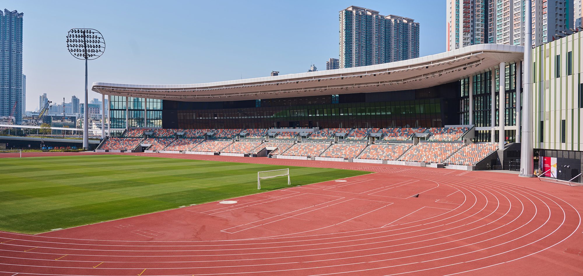 图片报：因两名前锋状态差，多特考虑冬窗签维罗纳前锋焦瓦内